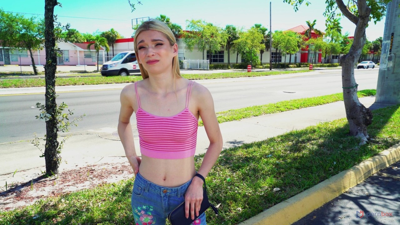 21P amerikanische Teenagerin Ayn Marie wird mit dem Finger gefickt