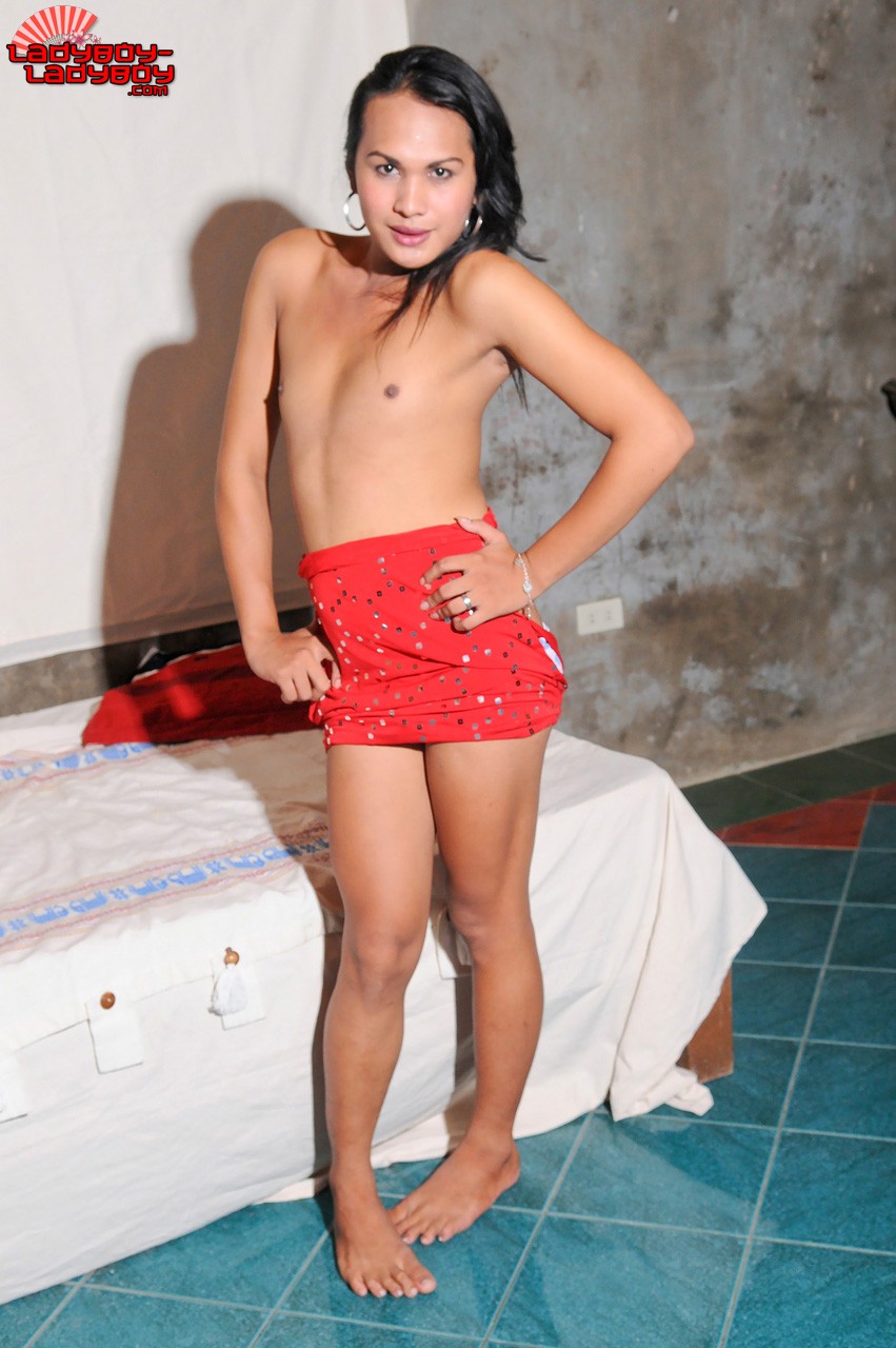 16P Asiático TGirl Ágata