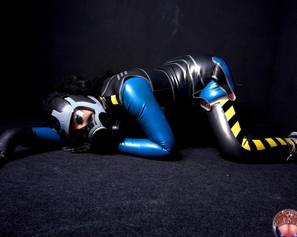 16P Tetas de goma Torchwood Spacepolice 02