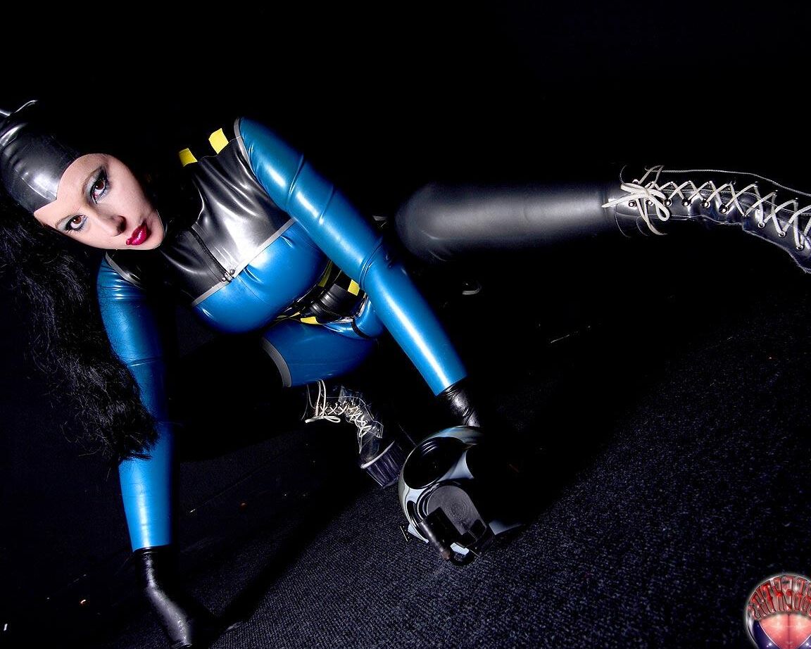 16P Tetas de goma Torchwood Spacepolice 02