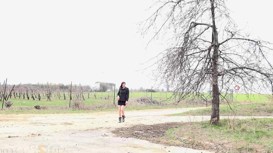 15P Gorgeous babe Victoria Daniels squats to pee