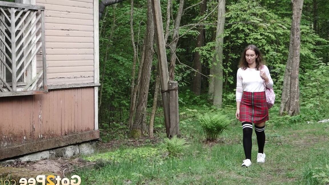 15P Brunette babe pees outside an old building