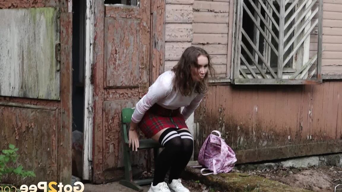 15P Brunette babe pees outside an old building