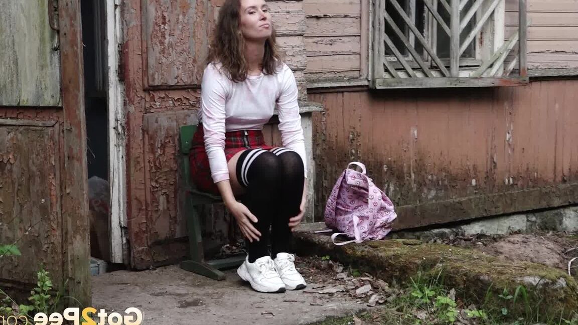 15P Brunette babe pees outside an old building