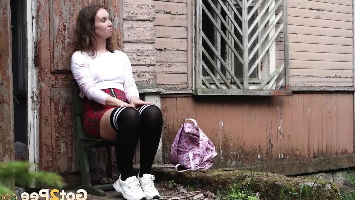 15P Brunette babe pees outside an old building
