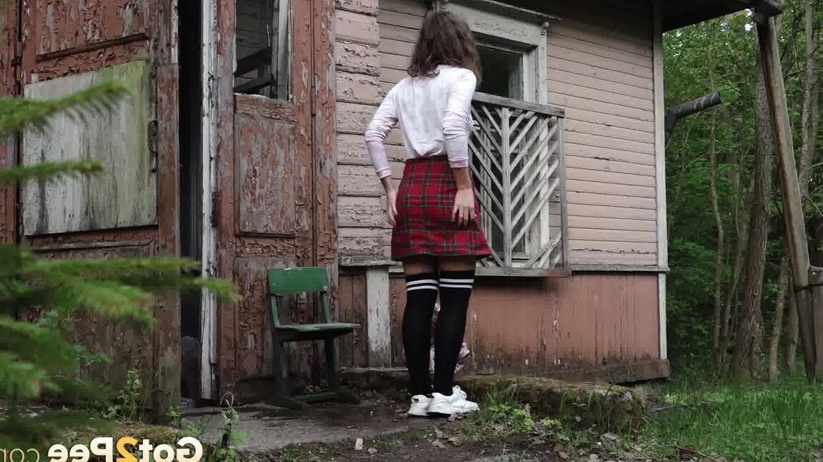 15P Brunette babe pees outside an old building
