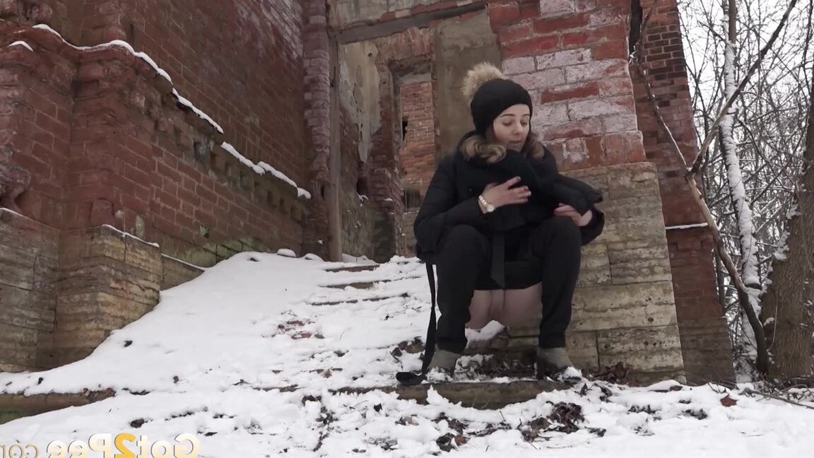 15P Public pissing on the steps for cute brunette