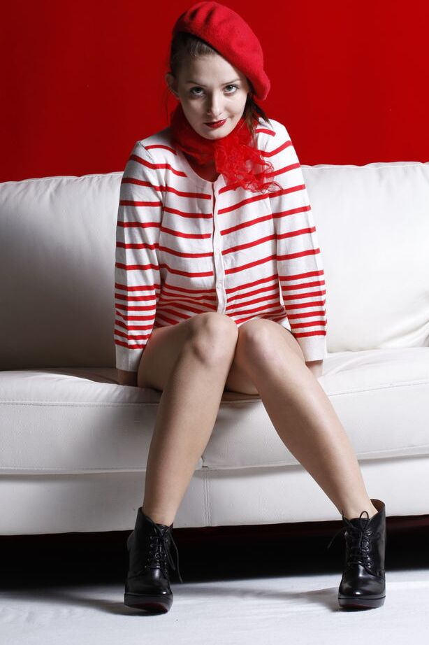 18P Czech model Edwige A rocks the French look while spreading legs wide open