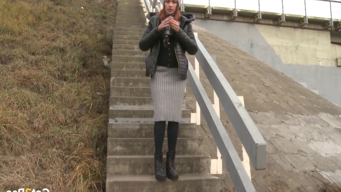 15P European redhead pisses outside in stockings