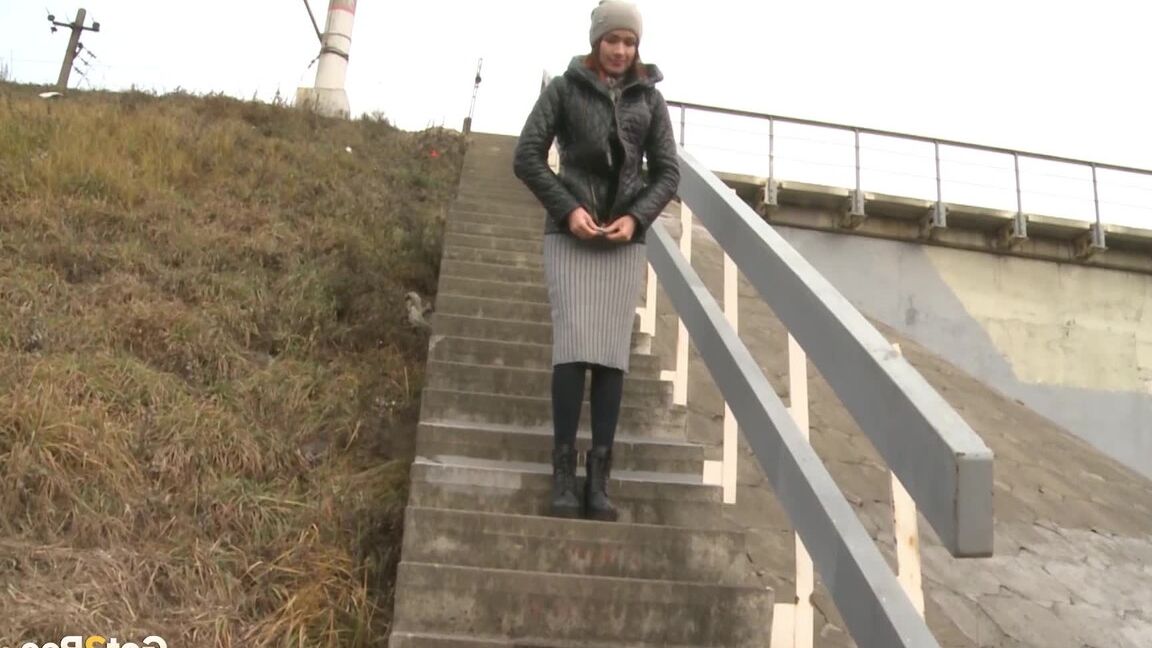 15P European redhead pisses outside in stockings