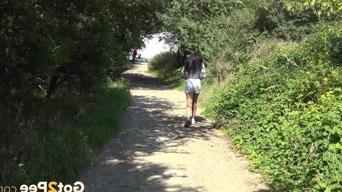 15P Gorgeous brunette Esperansa squats and pees