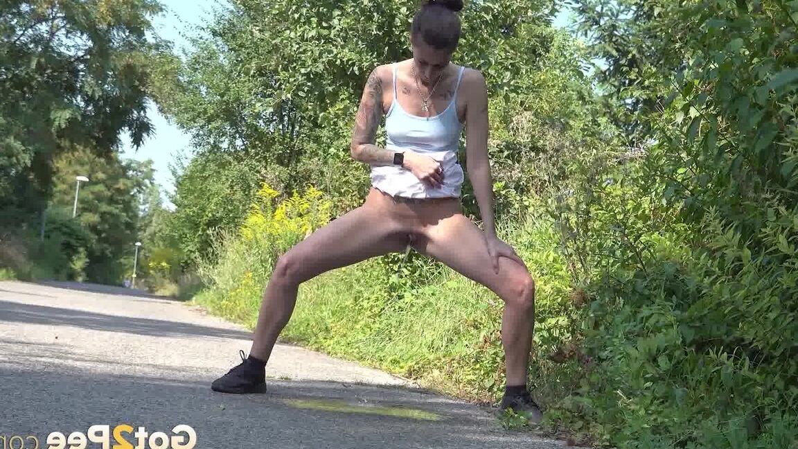 15P Ali Bordeaux stands and pees on a road