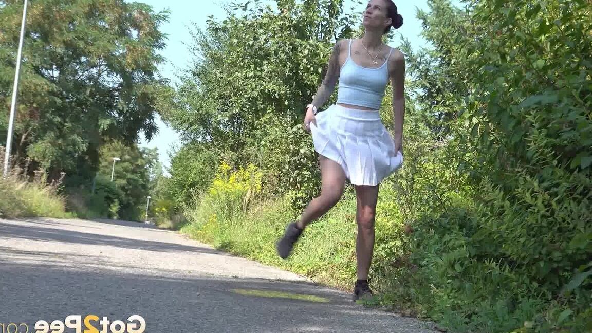 15P Ali Bordeaux stands and pees on a road