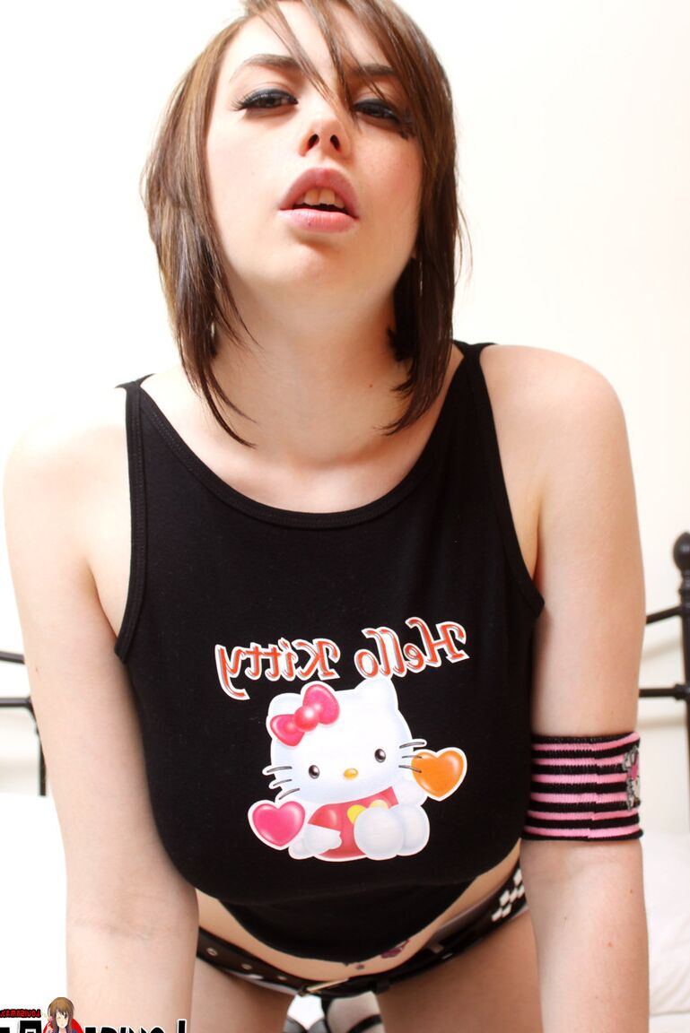 16P Louisa May Louisas Punky Hello Kitty
