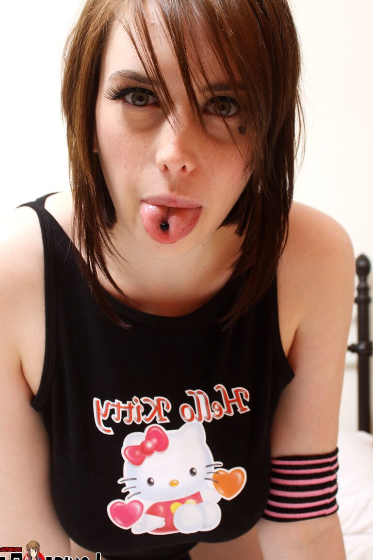 16P Louisa May Louisas Punky Hello Kitty