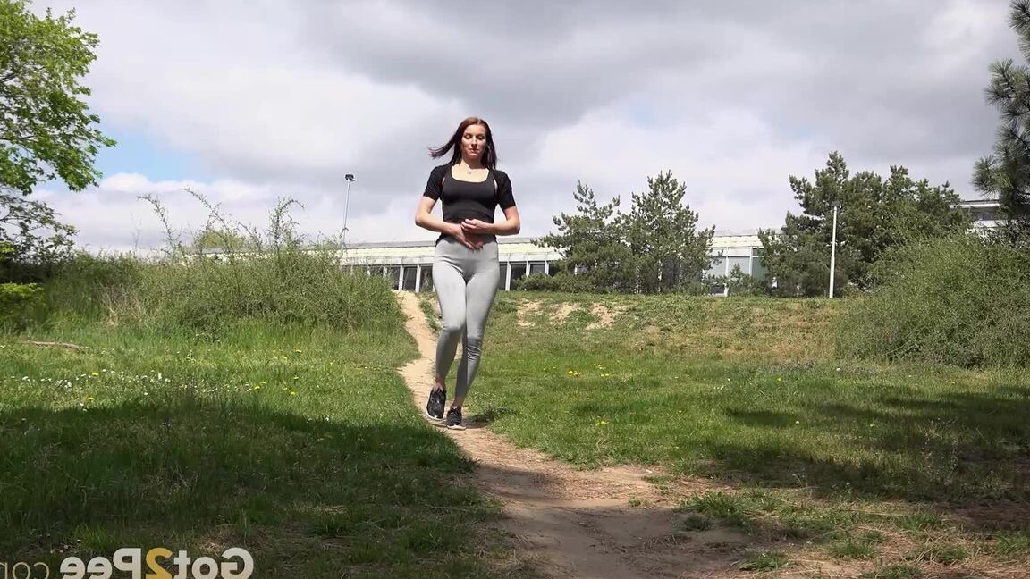 15P Victoria Daniels relieves her piss desperation