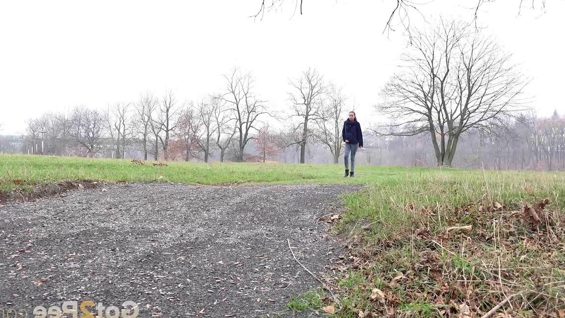 15P Pretty brunette just cant stop pissing outside