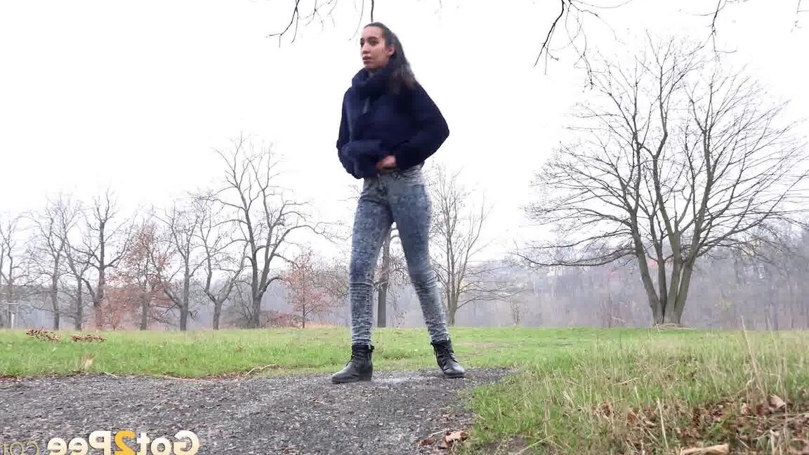 15P Pretty brunette just cant stop pissing outside