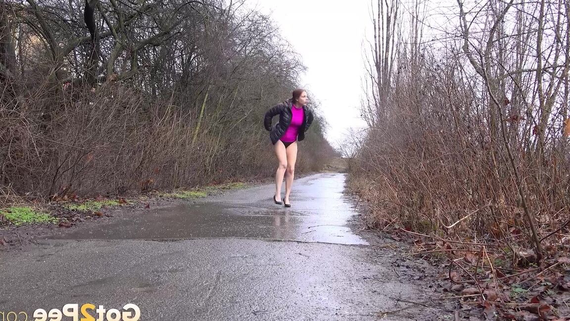 15P Antonia Sainz suffers from piss desperation