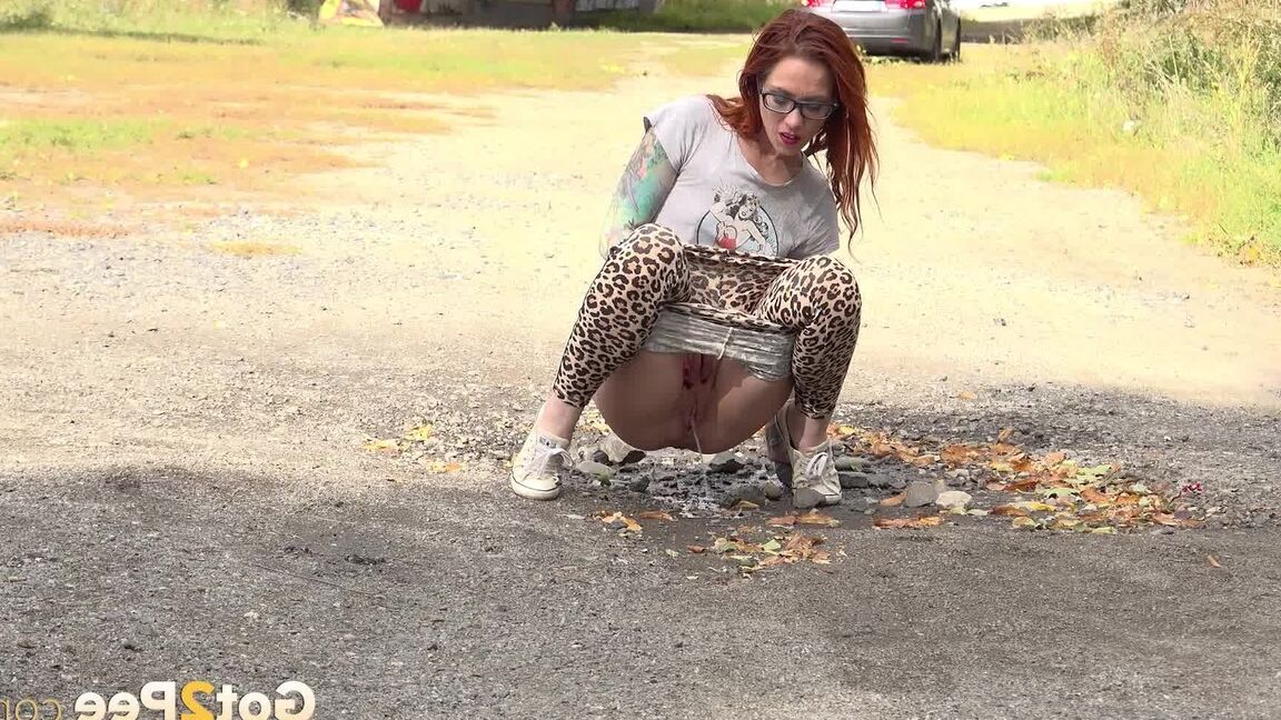 15P Hot redhead in leopard print pees outside