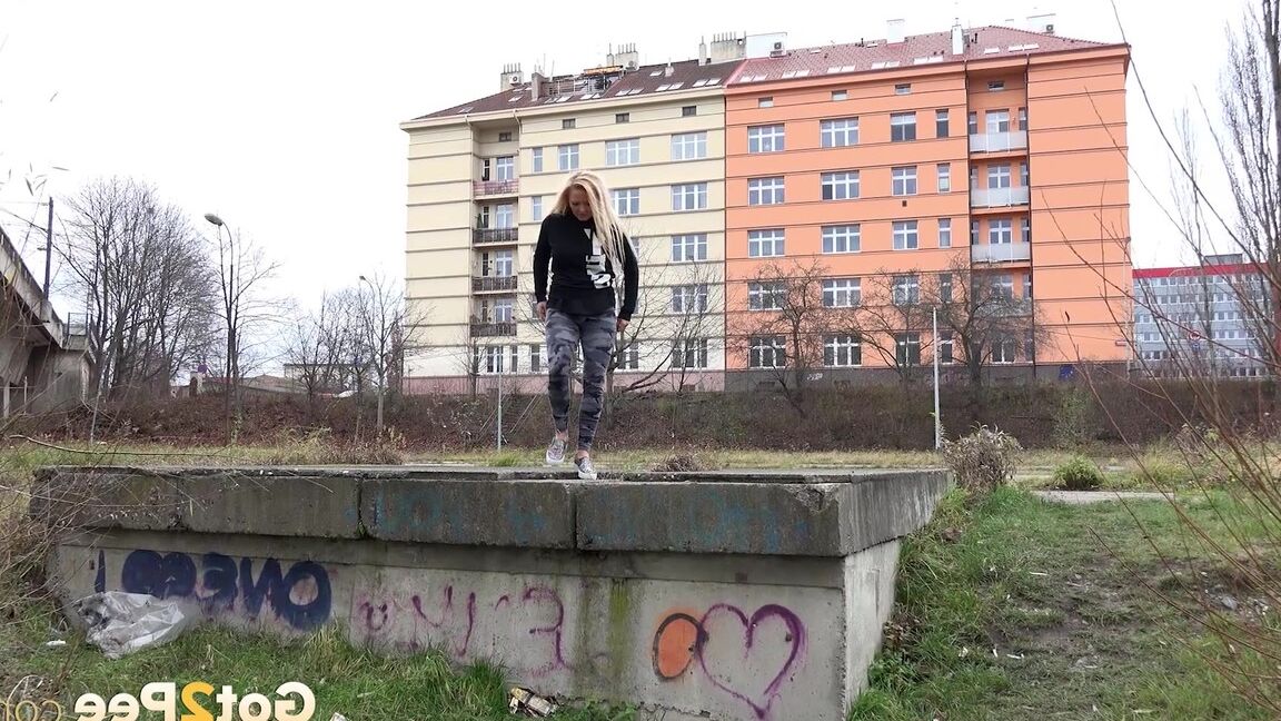 15P Jena enjoys a messy piss outside in public