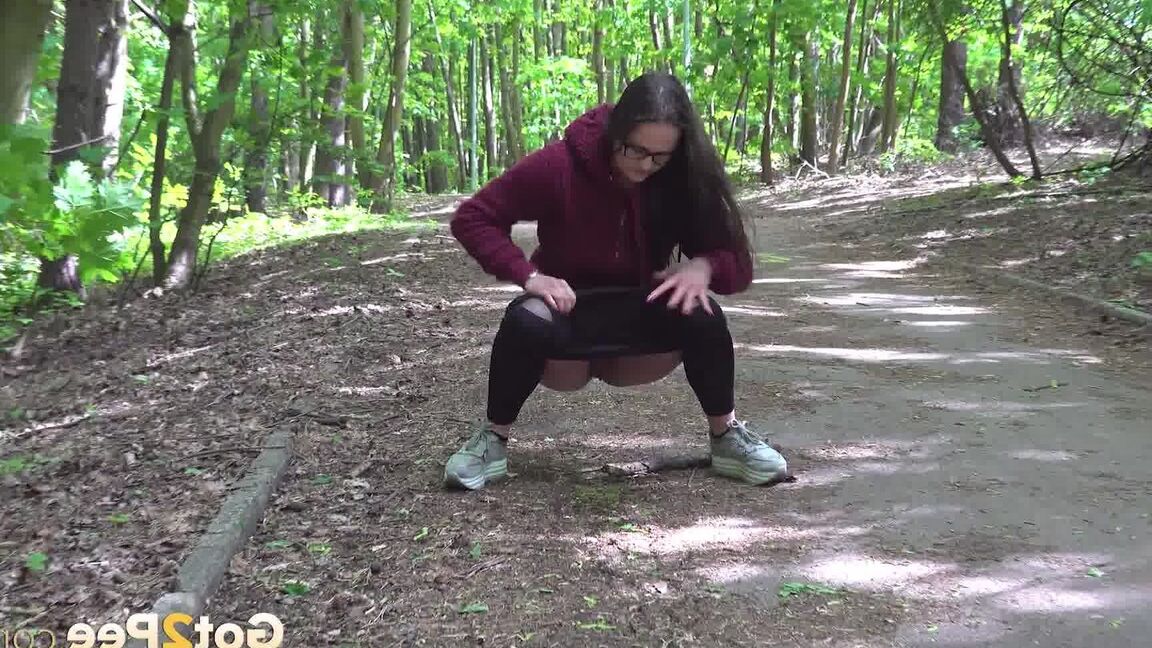 15P Gorgeous dark haired babe squats and pees outside