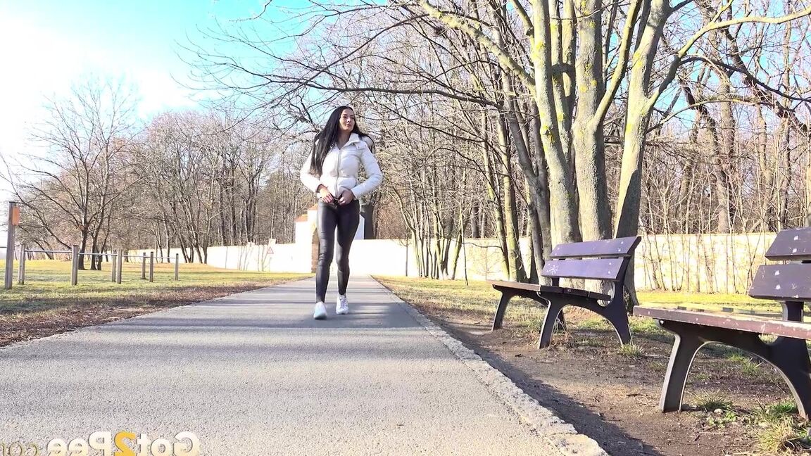 15P Maddi Black lindert ihre Piss-Verzweiflung