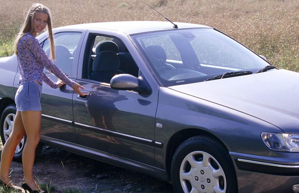 14P Sexy blond steps out from behind the wheel to get naked on the hood of her car