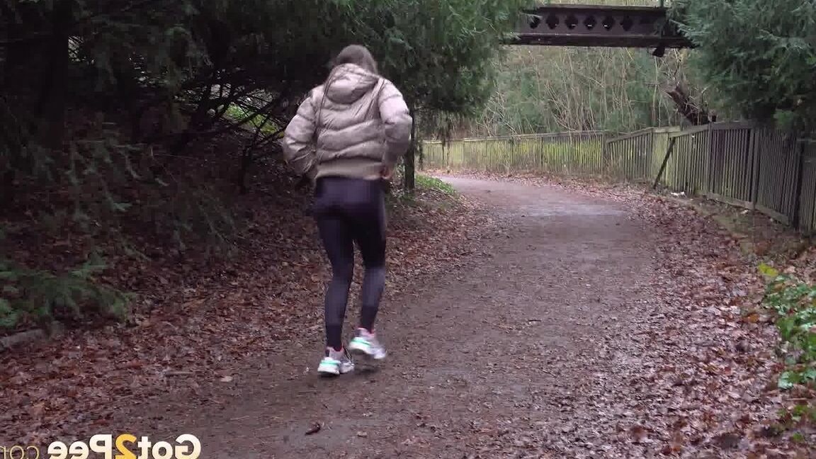 15P Barbe squats and pees on the ground in the rain