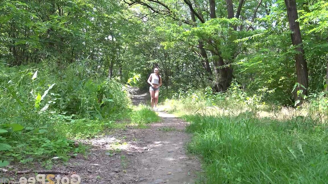 15P Gorgeous redhead Morgan squats to pees outside