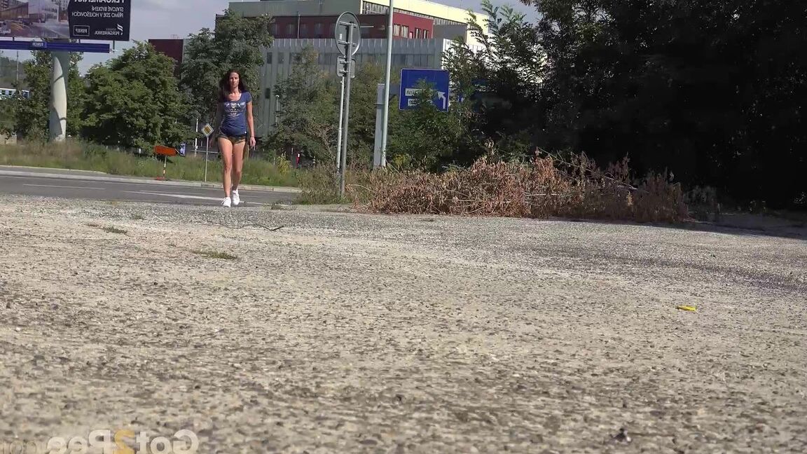 15P Gorgeous Ali B relieves herself in the city