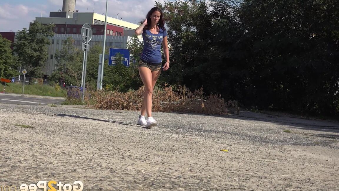 15P Gorgeous Ali B relieves herself in the city