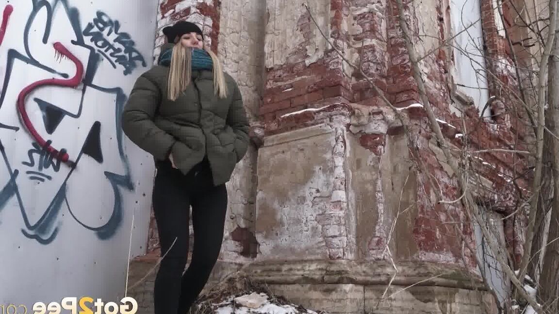 15P Blonde sits in the snow and relieves herself