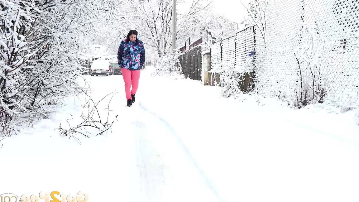 15P Gorgeous European babe squats to pee in the snow