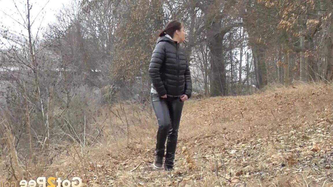 15P Antonia Sainz squats and pees near the river