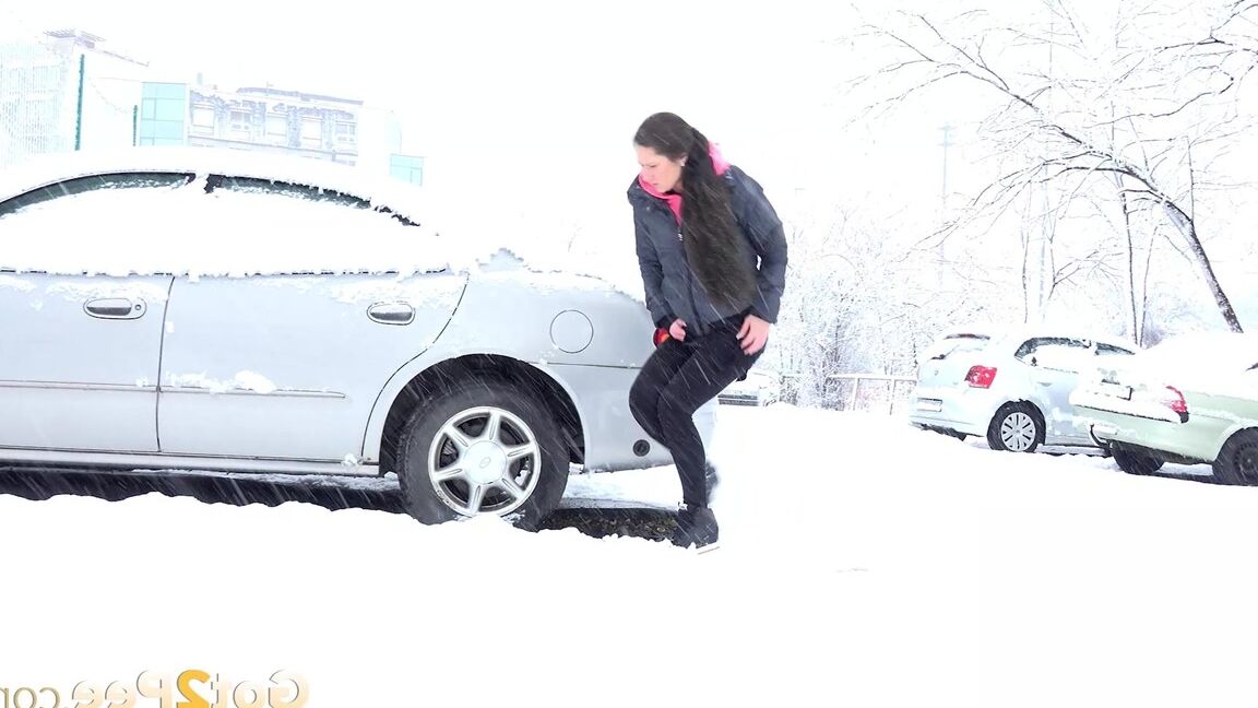 15P Morena sexy alivia o desespero de mijo na neve