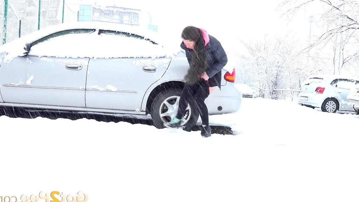 15P Morena sexy alivia o desespero de mijo na neve