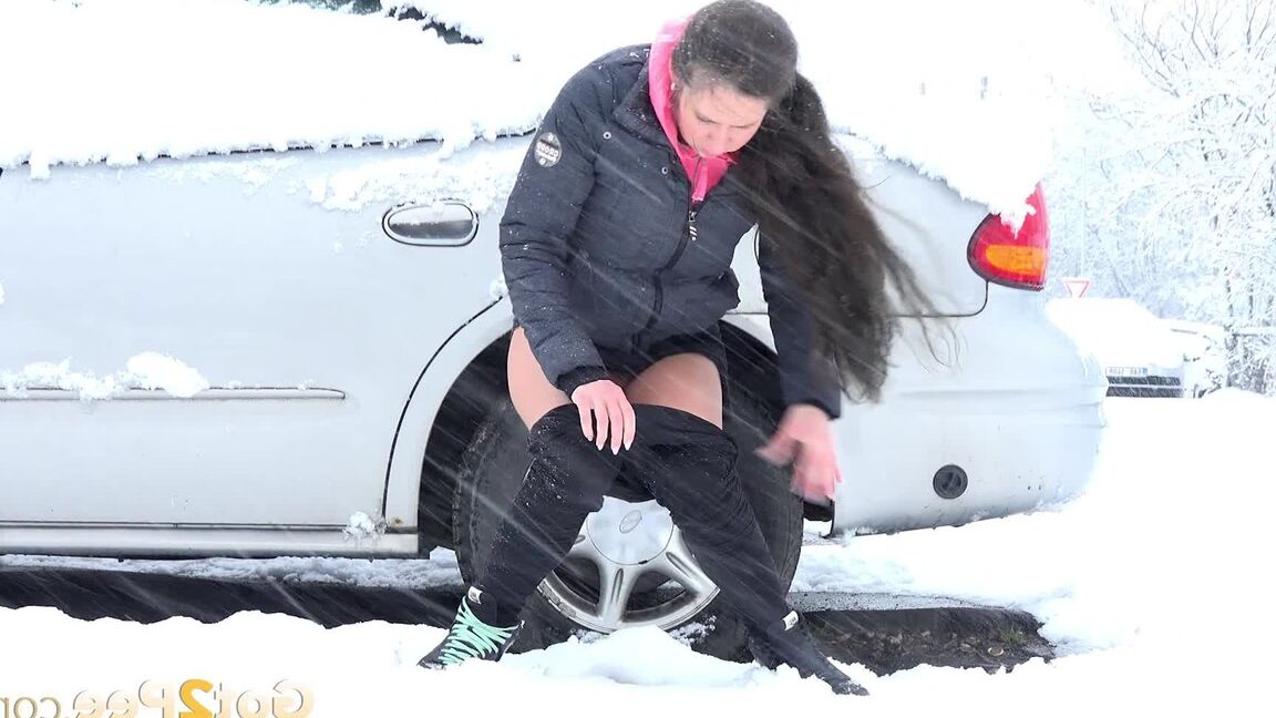 15P Morena sexy alivia o desespero de mijo na neve