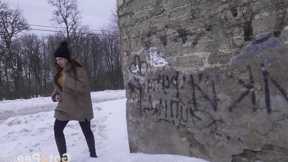 15P Cute babe squats and pees over deep snow
