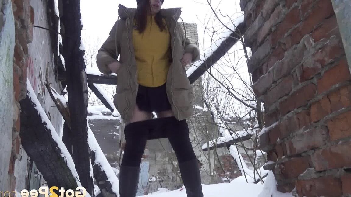 15P Cute babe squats and pees over deep snow