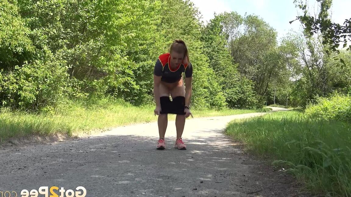 15P Chrissy Fox squats and relieves pee desperation