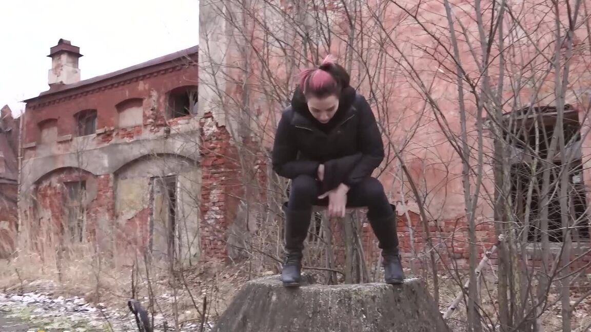 15P Naughty European squats on a tree stump and pees