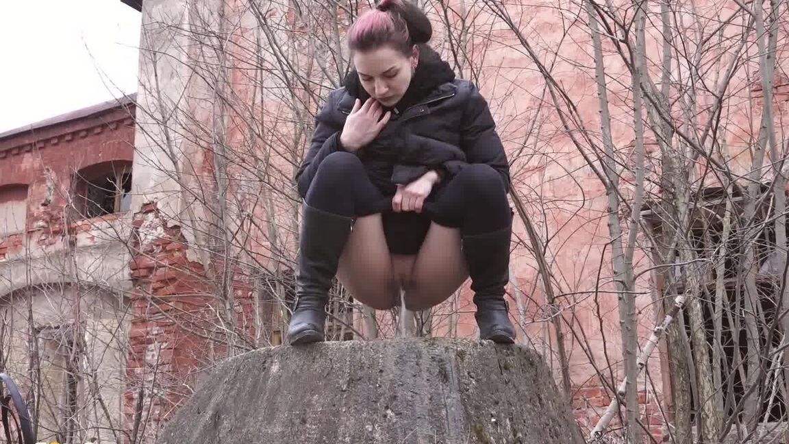 15P Naughty European squats on a tree stump and pees