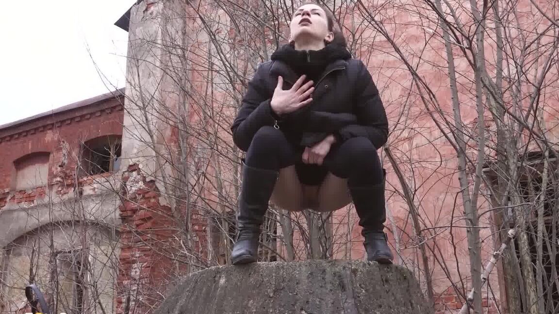 15P Naughty European squats on a tree stump and pees