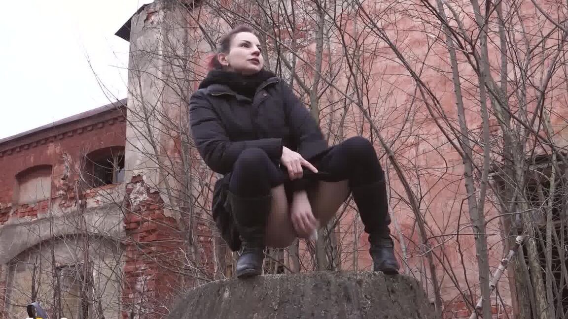 15P Naughty European squats on a tree stump and pees