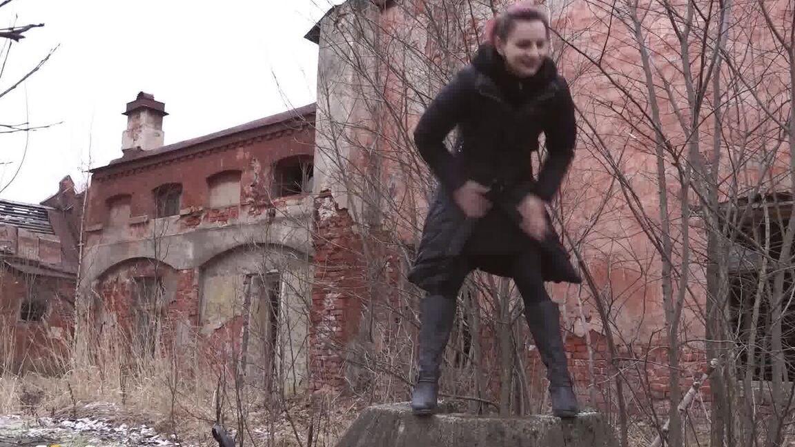 15P Naughty European squats on a tree stump and pees