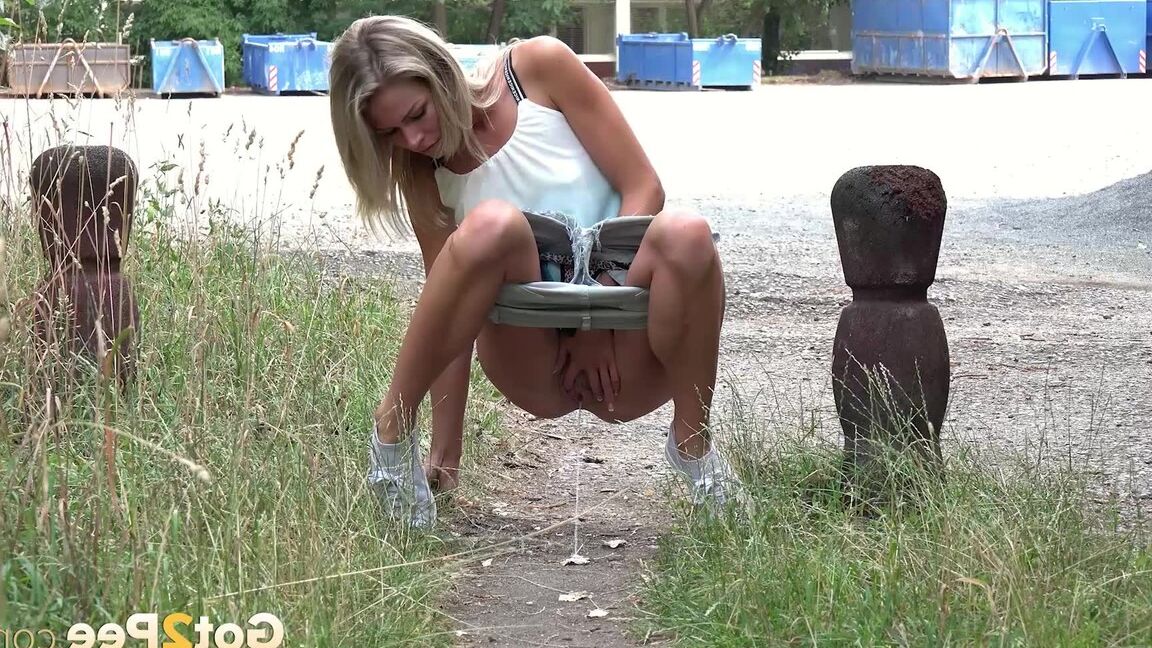 15P Gorgeous blonde Claudia Macc squats to pee