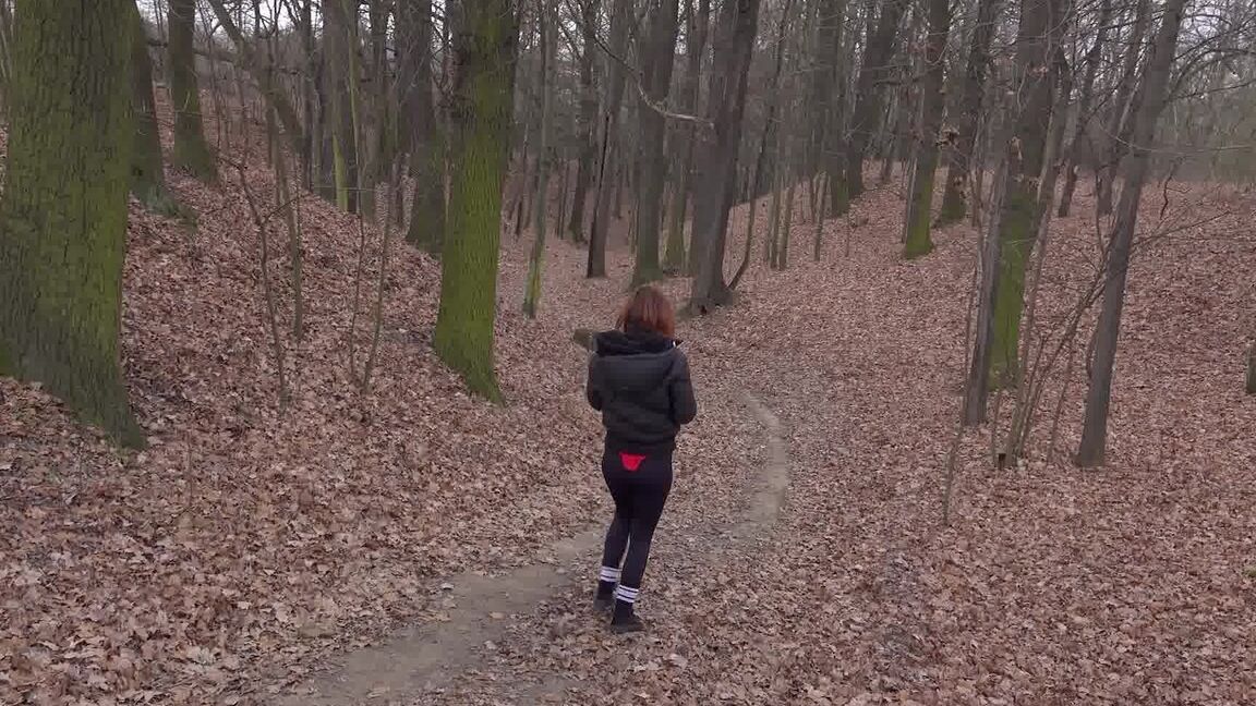 15P Redhead in glasses pees on a slope in the country