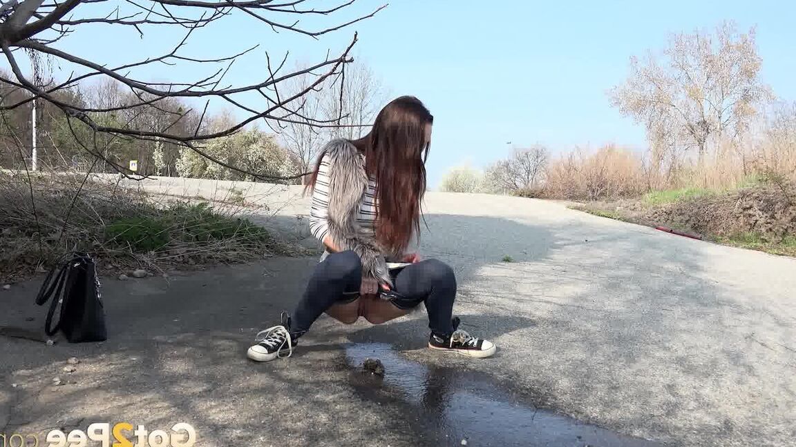 15P Orinando al aire libre para la morena caliente Cynthia