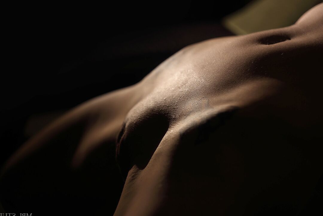 12P MPL Studios Close Up European Babe